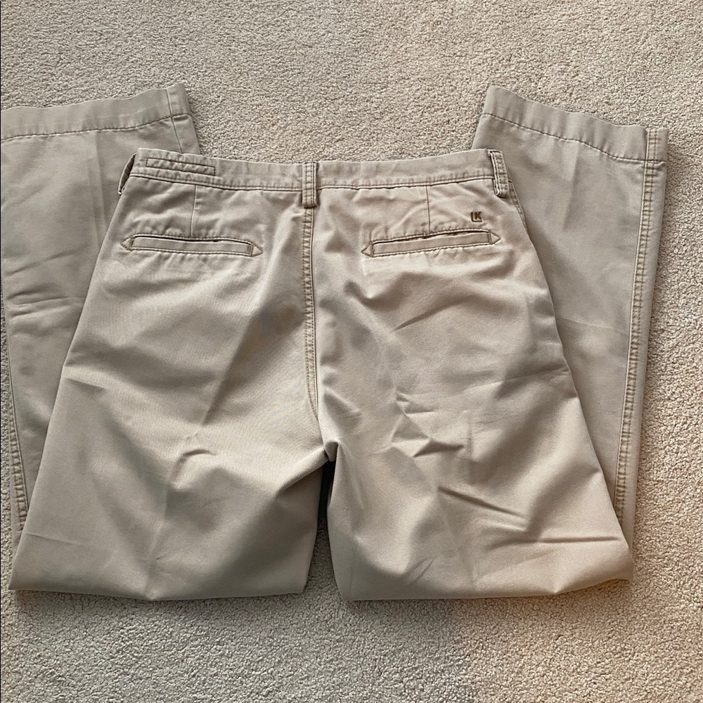 Life khaki a HAGGAR Co. relaxed straight 32X32 cotton/poly blend khaki pants - Picture 3 of 16